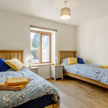 White Horse Farm Villa Абъргавени Екстериор снимка