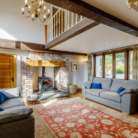 White Horse Farm Villa Абъргавени Екстериор снимка