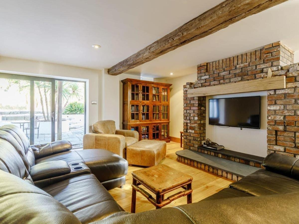 White Horse Farm Villa Абъргавени Екстериор снимка