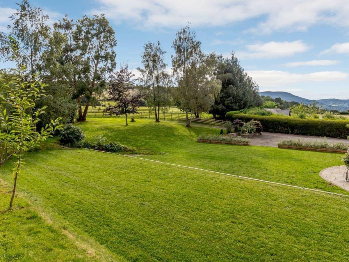 White Horse Farm Villa Абъргавени Екстериор снимка