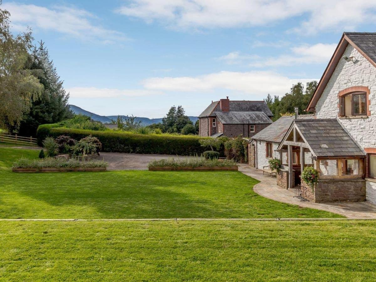 White Horse Farm Villa Абъргавени Екстериор снимка