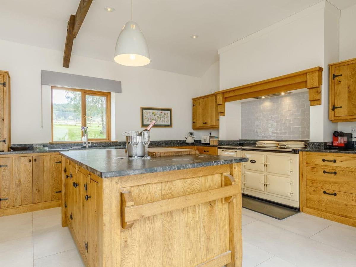 White Horse Farm Villa Абъргавени Екстериор снимка