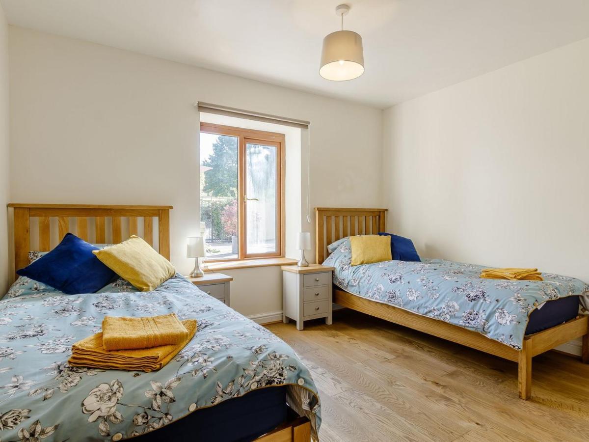 White Horse Farm Villa Абъргавени Екстериор снимка