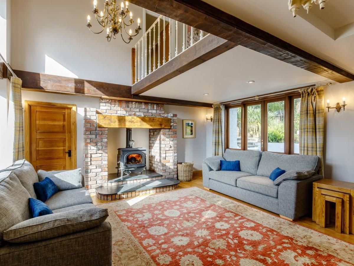 White Horse Farm Villa Абъргавени Екстериор снимка