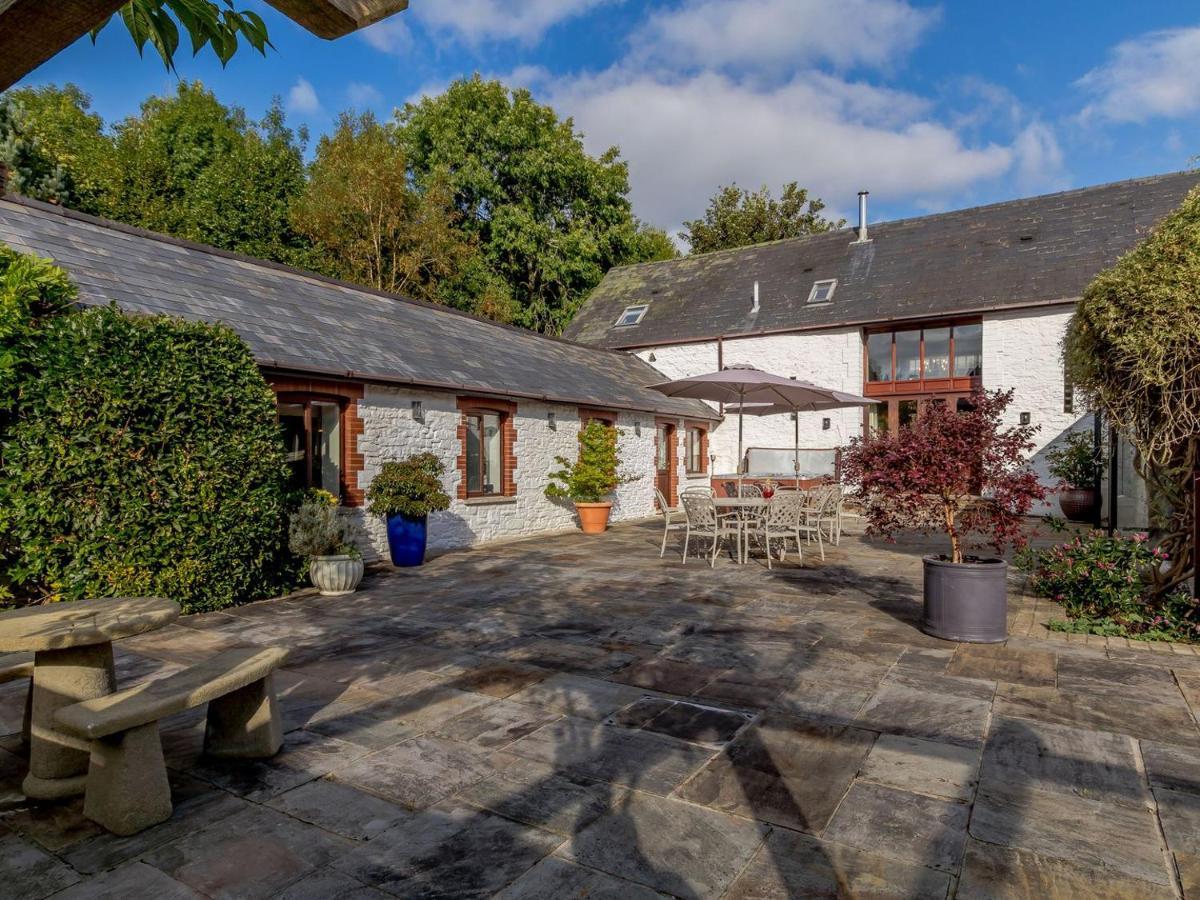 White Horse Farm Villa Абъргавени Екстериор снимка
