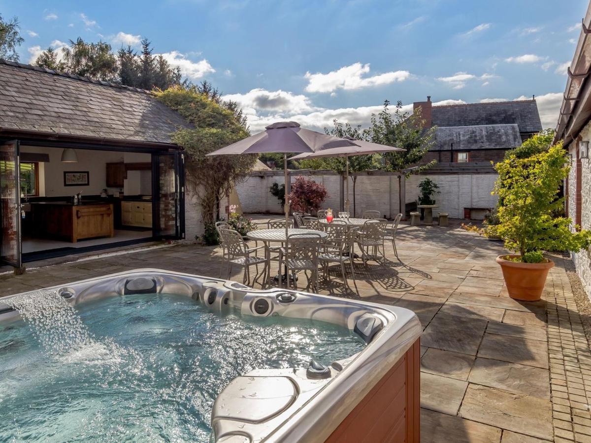 White Horse Farm Villa Абъргавени Екстериор снимка