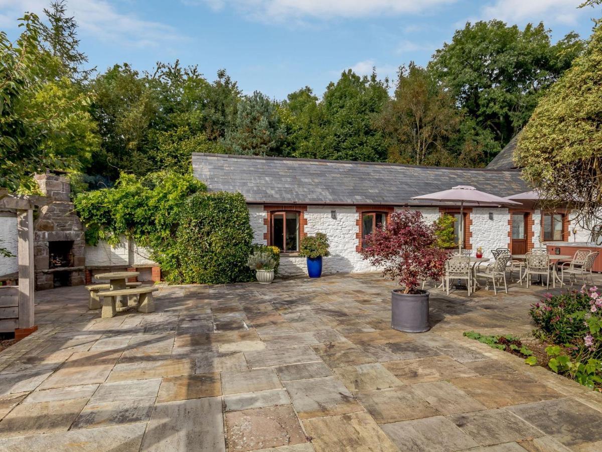 White Horse Farm Villa Абъргавени Екстериор снимка