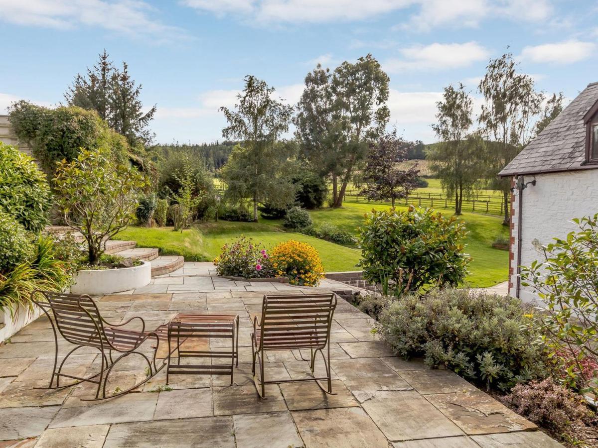 White Horse Farm Villa Абъргавени Екстериор снимка